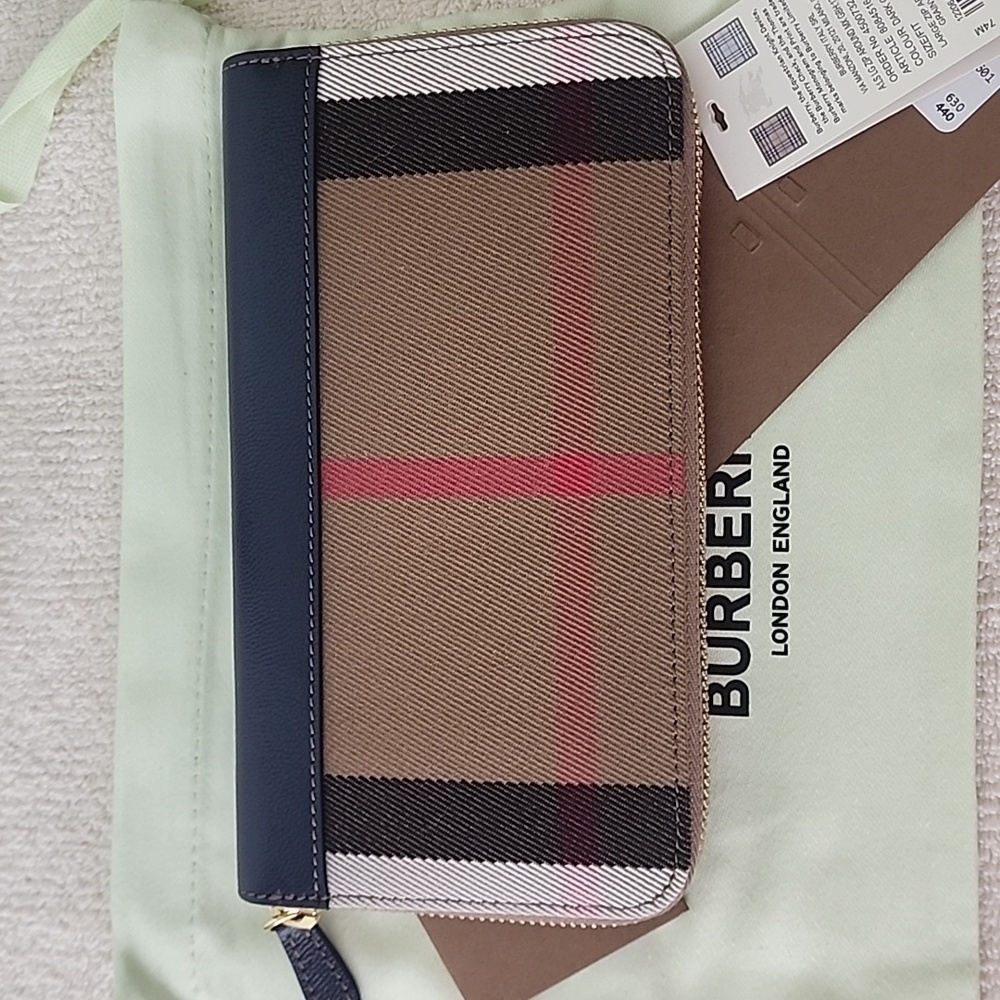 BURBERRY Check Large Zip Around Wallet NWT in Navy Dark Blue - Picture 5 of 6